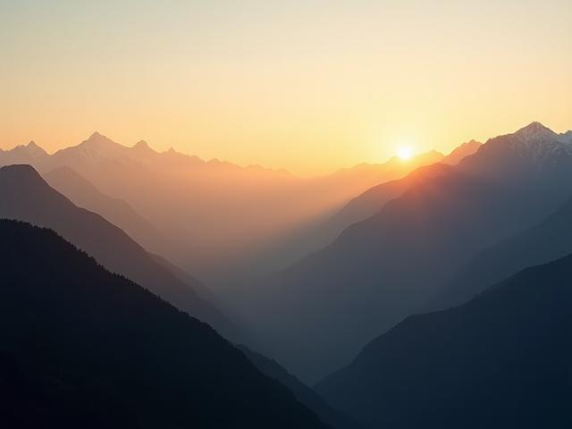 हिमालय की घाटी में सूर्योदय की मनोहारी फोटो